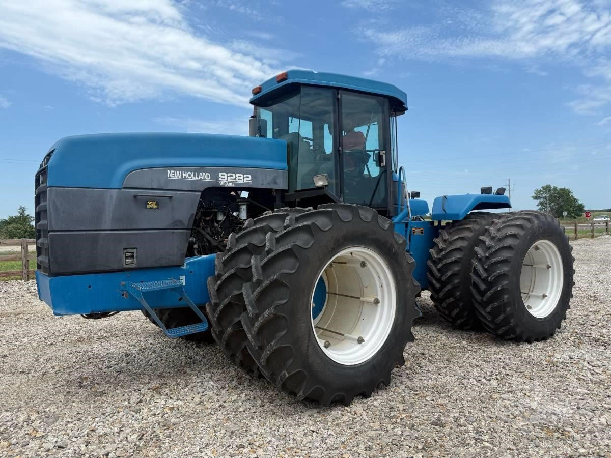 1997 New Holland 9282 4WD farm tractor
