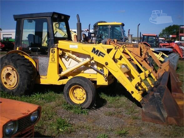 1996 Massey Ferguson 640 tractor