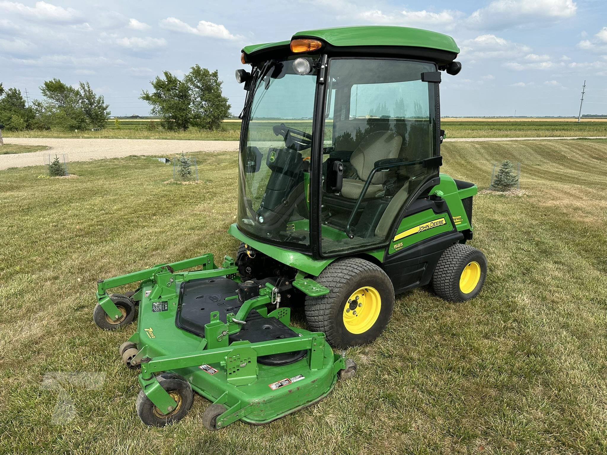 2018 John Deere 1585 — stock ATE-0112 — photograph 1