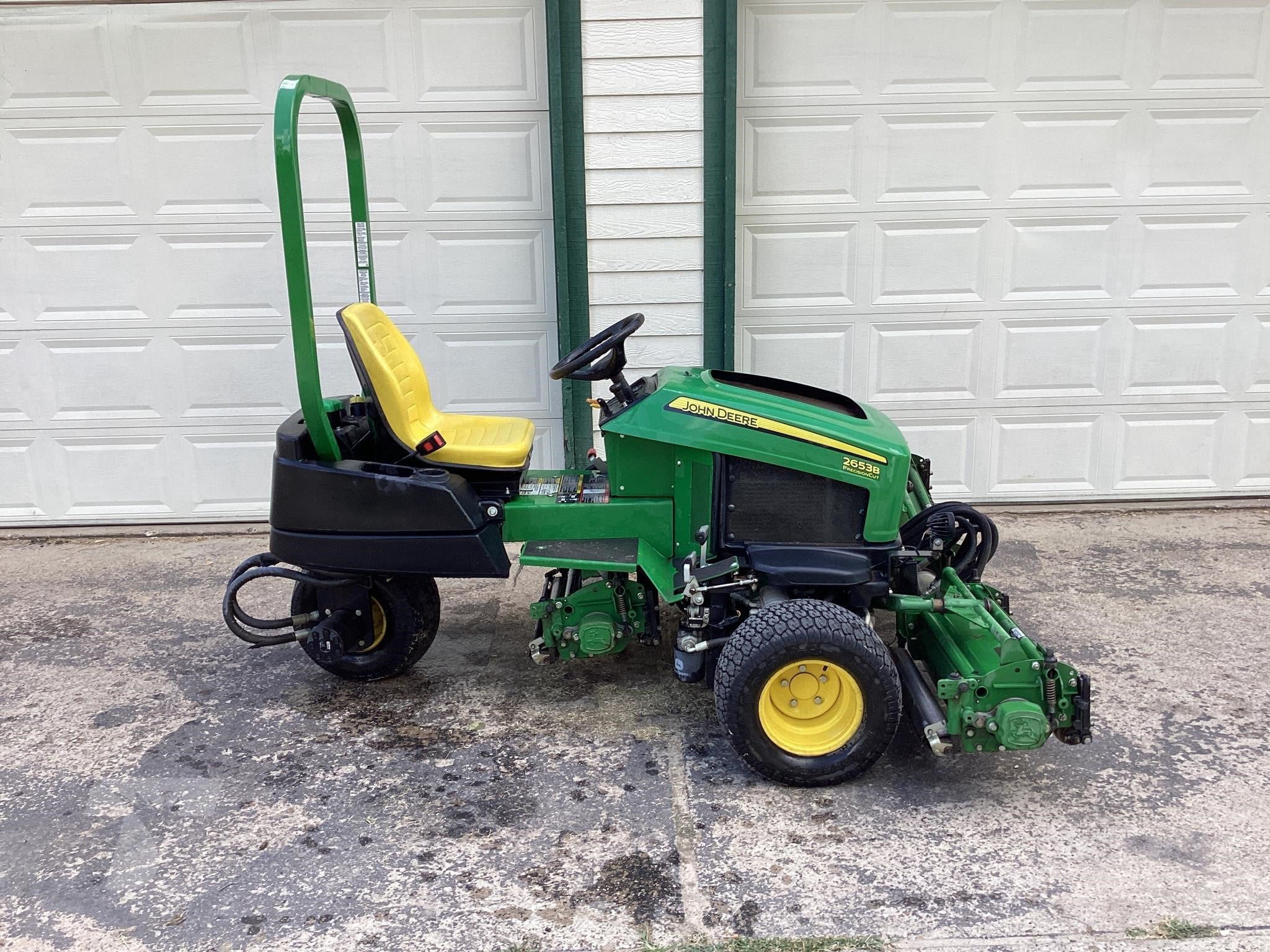 2022 John Deere 2653 Riding Lawn Mower — stock ATE-0101 — photograph 1