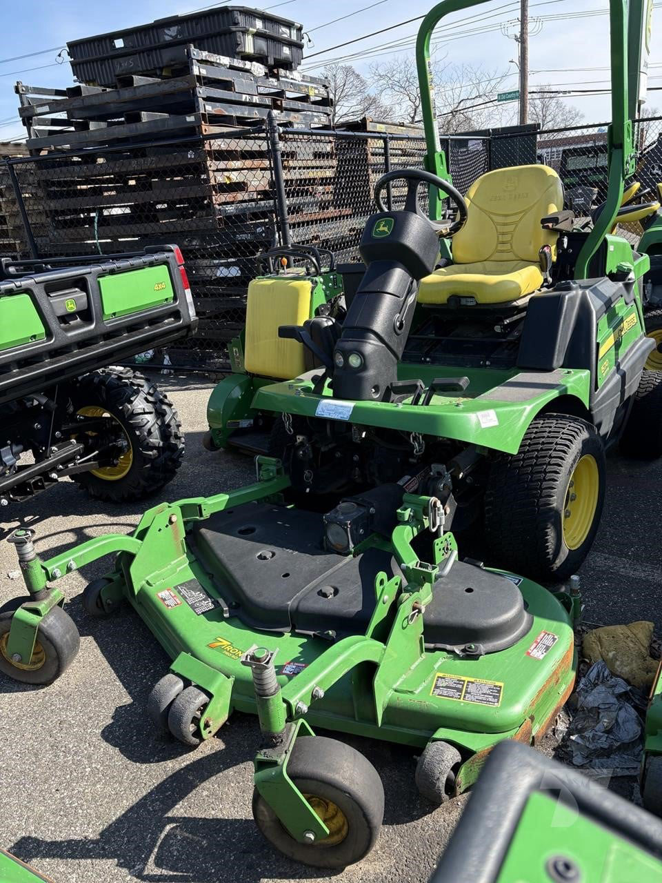 2020 John Deere 1570 Riding Lawn Mower — stock ATE-0108 — photograph 1