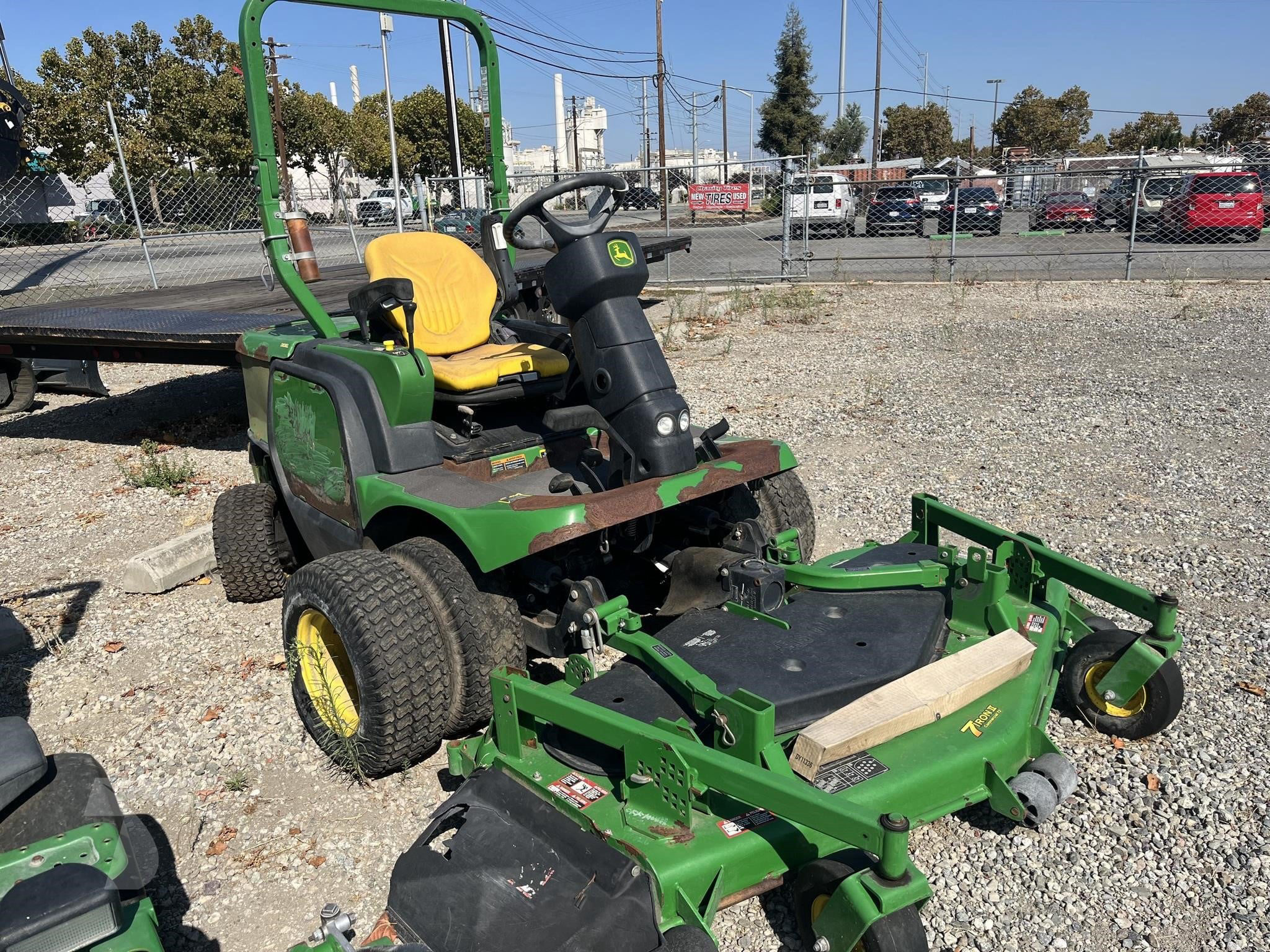 2011 John Deere 1445 Riding Lawn Mower — stock ATE-0106 — photograph 1